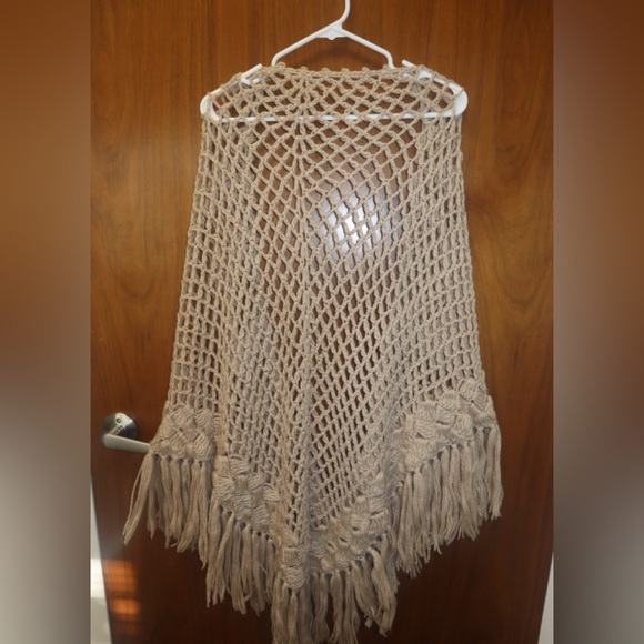 Beige Knit Fringe Shawl - Picture 4 of 4
